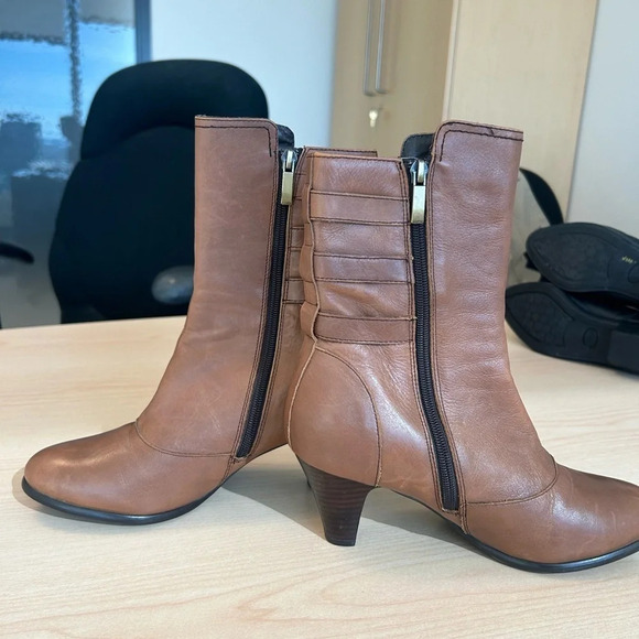 Arctica lined beautiful heeled boots size 7.5 new condition (worn under 5 times) - Picture 5 of 11